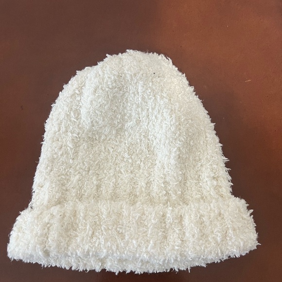 Fluffy White Toque - Picture 2 of 2